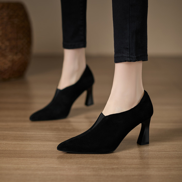 Deep Mouth High Heel Pumps in Black Leather - Style a.html