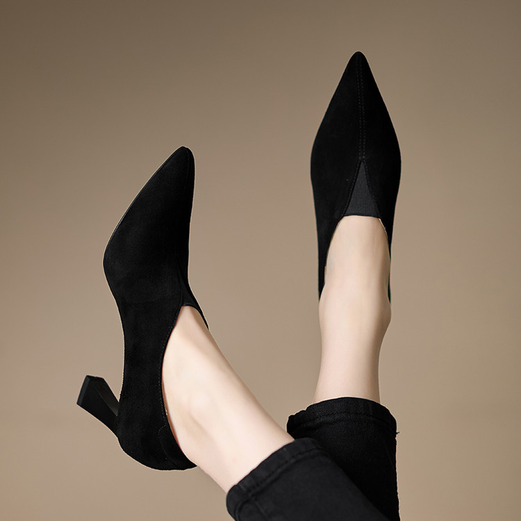 Deep Mouth High Heel Pumps in Black Leather - Style a.html