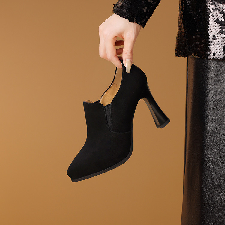 Deep Mouth Single Shoes in Black Leather and Suede