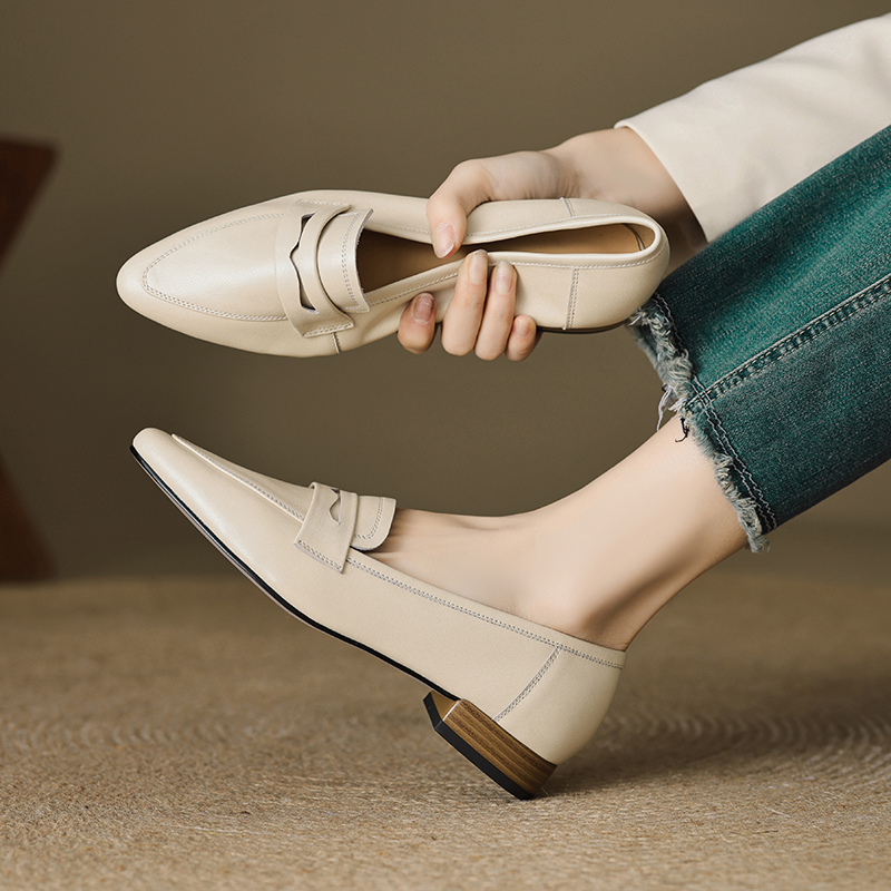 Women's Leather Loafers with Chunky Mid Heel and Pointed Toe - Style e.html
