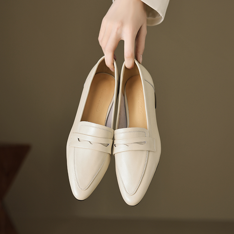 Women's Leather Loafers with Chunky Mid Heel and Pointed Toe - Style e.html