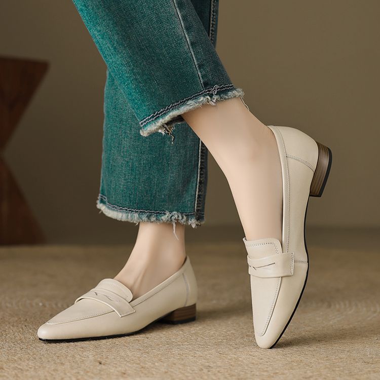 Women's Leather Loafers with Chunky Mid Heel and Pointed Toe - Style e.html